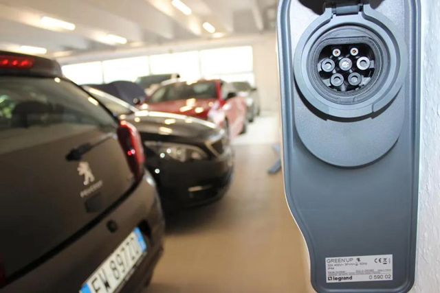 BTicino智能解决方案丨标致汽车意大利科莫新工厂4S店