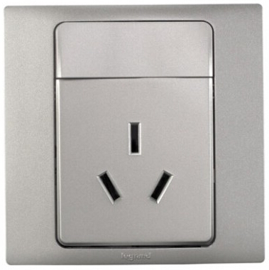 深砂银10A三极带开关插座